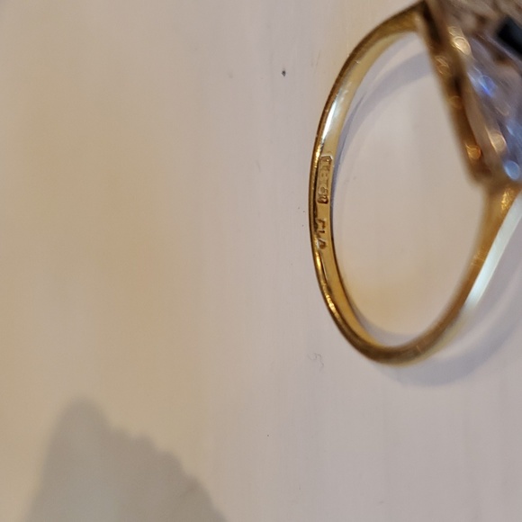 Vintage Sapphire and Diamond Ring - Picture 4 of 6